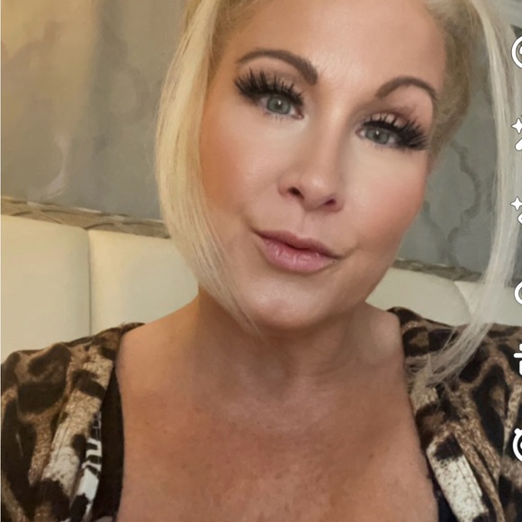 Meet your Posher, Erin - Picture 2 of 15